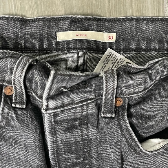 Levi's Wedgie Jean - Picture 2 of 2